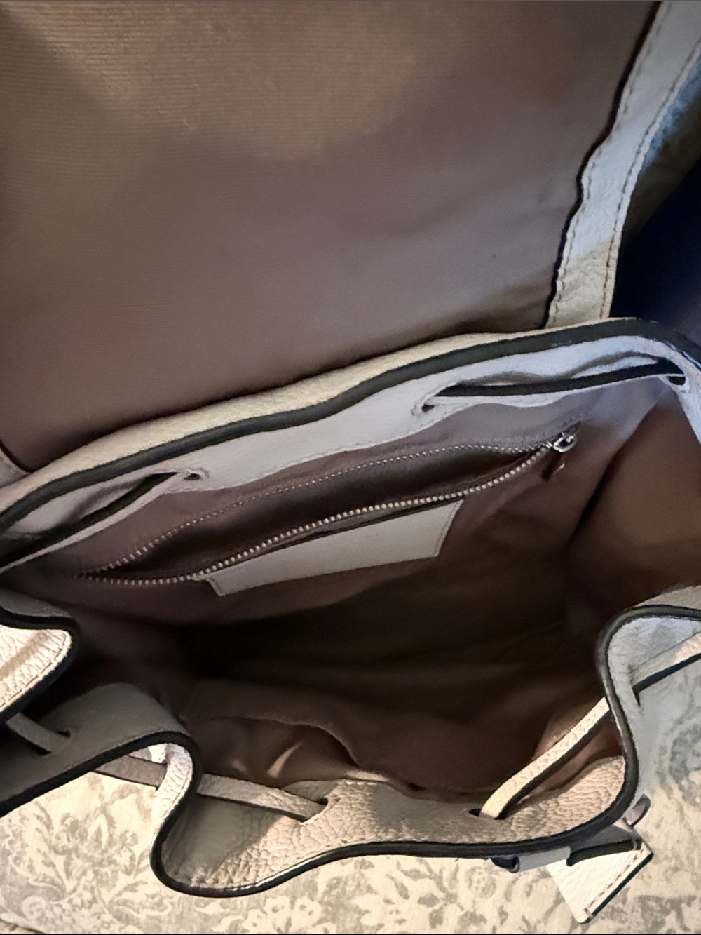 Marc Jacobs Cream Pebbled Leather Drawstring Backpack - Picture 3 of 4